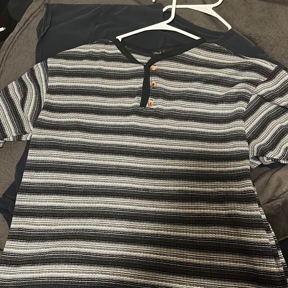 Buttoned tshirt